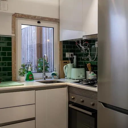 Charming 1 Bedroom W/ Terrace Near Belém Appartamento Lisbona