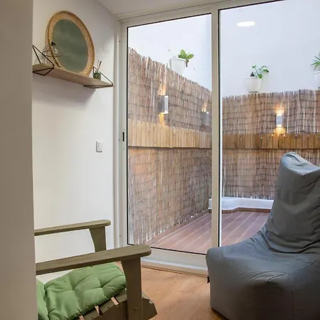 Charming 1 Bedroom W/ Terrace Near Belem דירה ליסבון