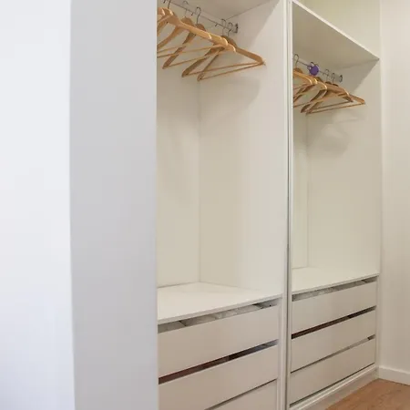 Charming 1 Bedroom W/ Terrace Near Belem * ליסבון