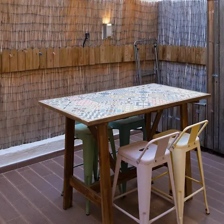 Charming 1 Bedroom W/ Terrace Near Belem * ליסבון